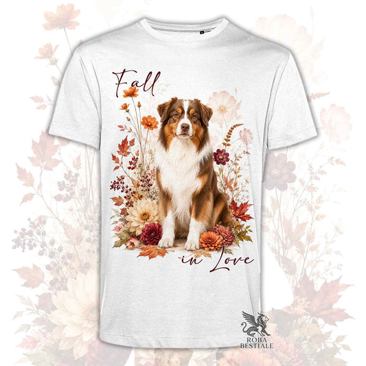 T-shirt bianca stampata con un Australian Shepherd seduto in mezzo a fiori e foglie autunnali. Grafica originale Roba Bestiale, collezione Fall in Love
