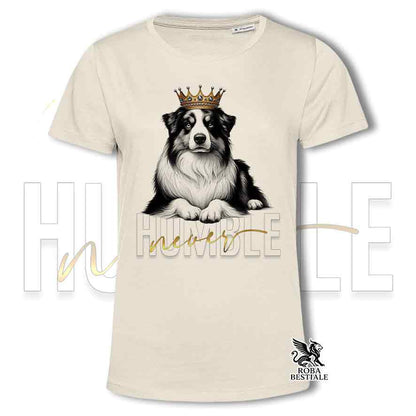 T-shirt stampata con Australian Shepherd, colore beige con grafica Never Humble