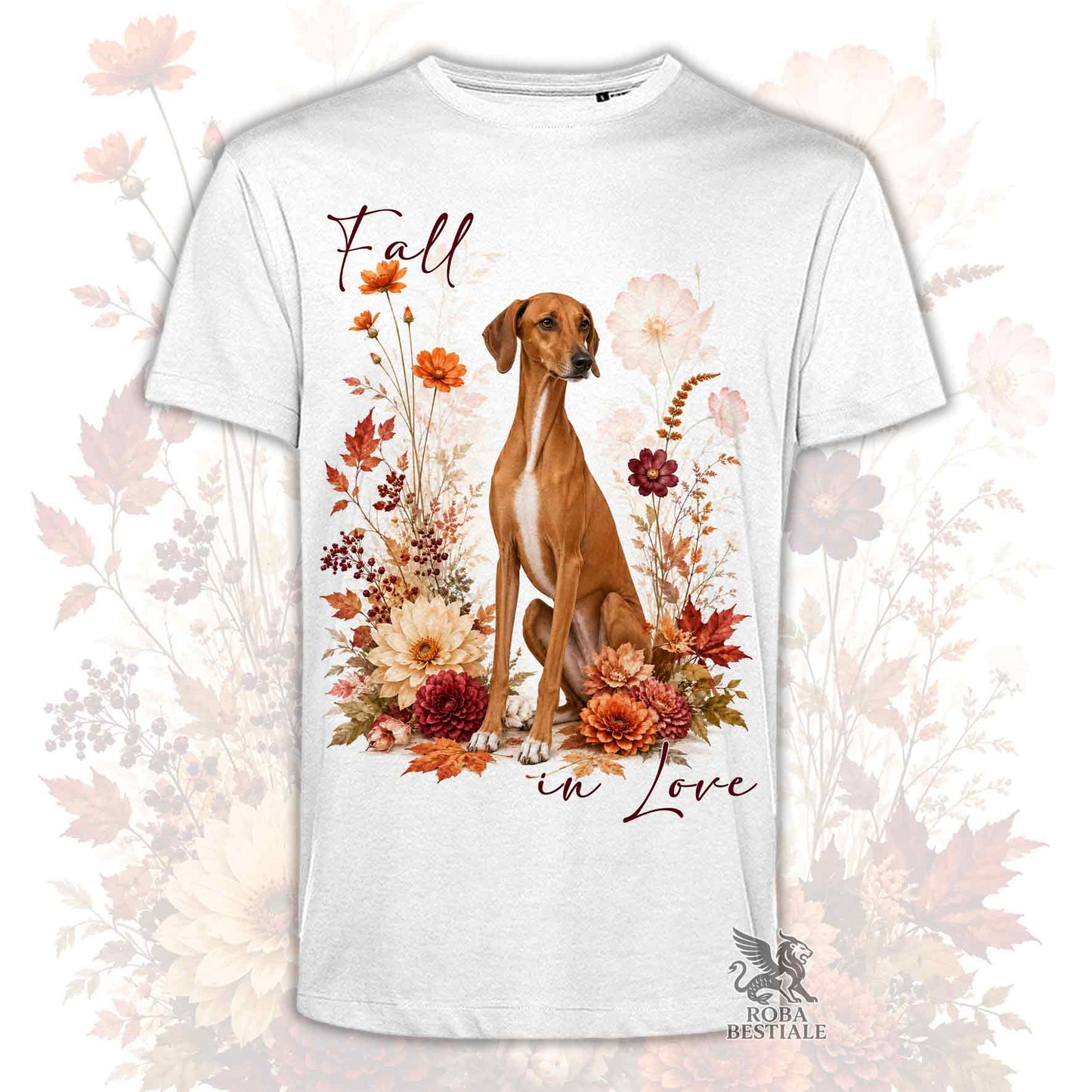 T-shirt bianca stampata con un Azawakh seduto in mezzo a fiori e foglie autunnali. Grafica originale Roba Bestiale, collezione Fall in Love