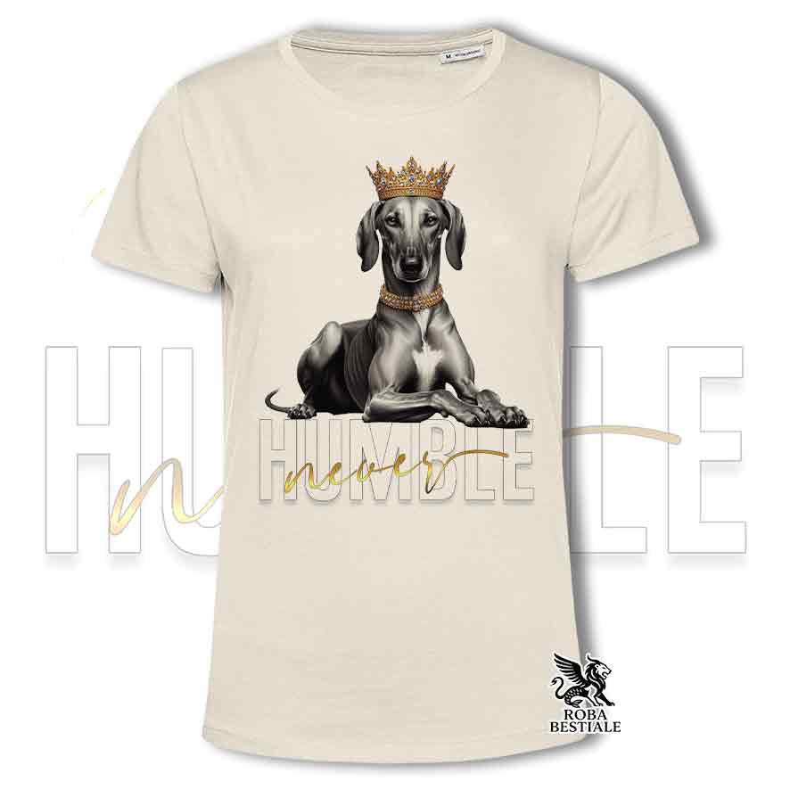 T-shirt stampata con un Azawakh, colore beige con grafica Never Humble