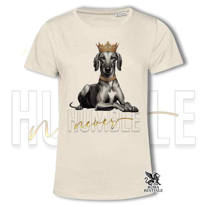 T-shirt stampata con un Azawakh, colore beige con grafica Never Humble