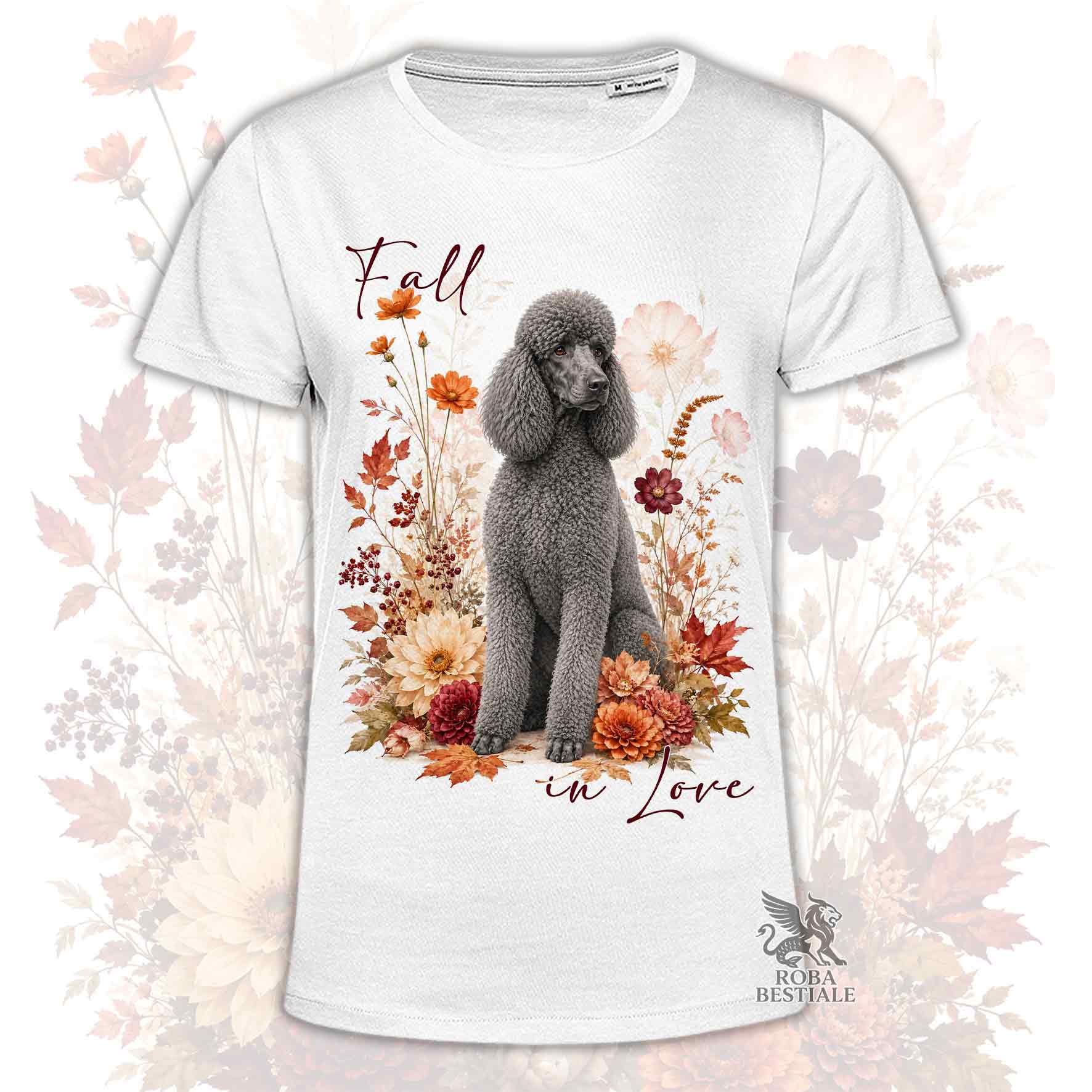 T-shirt bianca stampata con un Barbone grande mole seduto in mezzo a fiori e foglie autunnali. Grafica originale Roba Bestiale, collezione Fall in Love