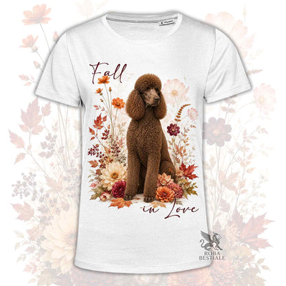 T-shirt bianca stampata con un Barbone grande mole seduto in mezzo a fiori e foglie autunnali. Grafica originale Roba Bestiale, collezione Fall in Love