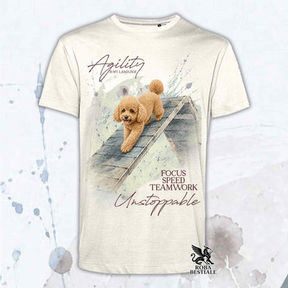 T-shirt beige stampata con un Barbone Nano che fa Agility. Grafica originale Roba Bestiale, collezione A-Frame