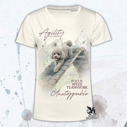 T-shirt beige stampata con un Barbone Nano che fa Agility. Grafica originale Roba Bestiale, collezione A-Frame