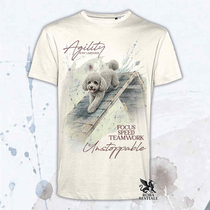 T-shirt beige stampata con un Barbone Nano che fa Agility. Grafica originale Roba Bestiale, collezione A-Frame