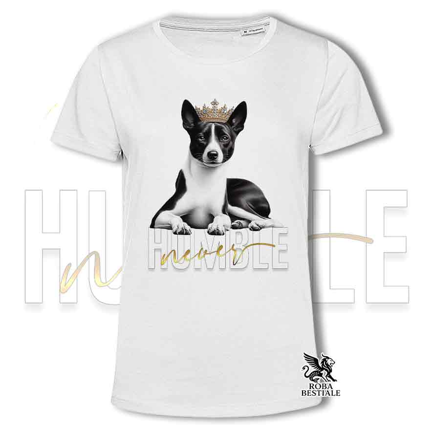 T-shirt bianca stampata con un Basenji, grafica Never Humble