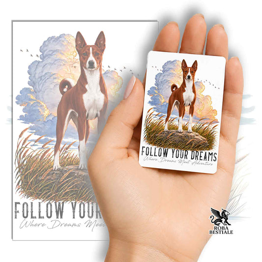 Calamita Basenji bianco e rosso con scritta “FOLLOW YOUR DREAMS”