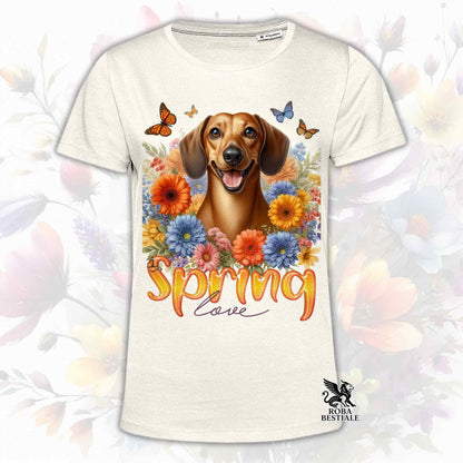 Una t-shirt beige stampata con un Bassotto a pelo corto immerso nei fiori colorati. Collezione Spring Love di Roba Bestiale