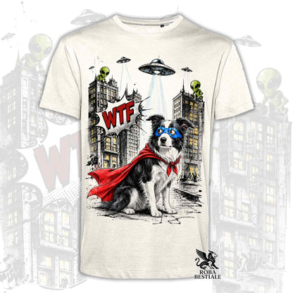 T-shirt beige stampata con un Border Collie con espressione sorpresa, vestito da Super Eroe. Grafica originale Roba Bestiale, collezione Hero