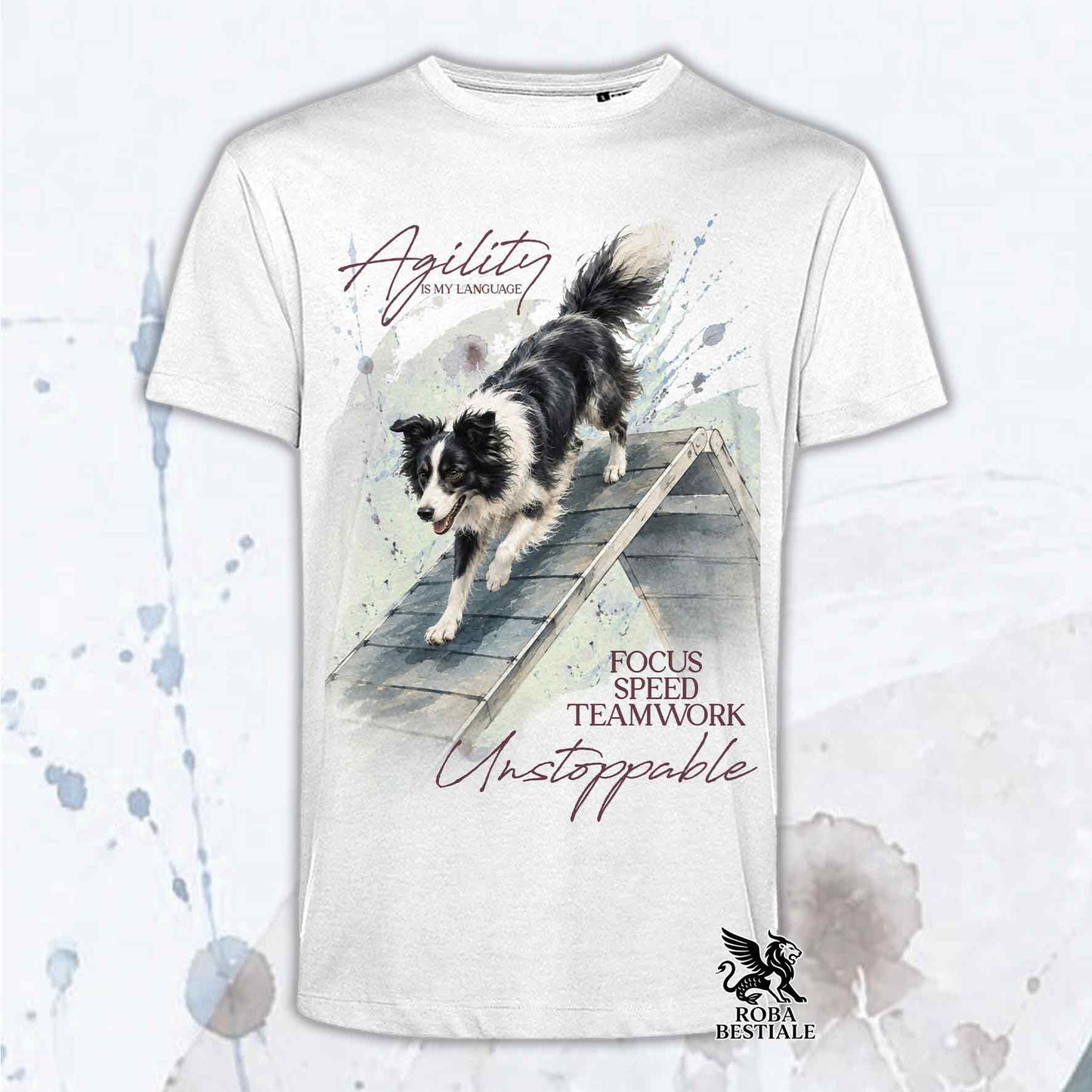 T-shirt bianca stampata con un Border Collie che fa Agility. Grafica originale Roba Bestiale, collezione A-Frame