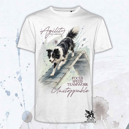 T-shirt bianca stampata con un Border Collie che fa Agility. Grafica originale Roba Bestiale, collezione A-Frame