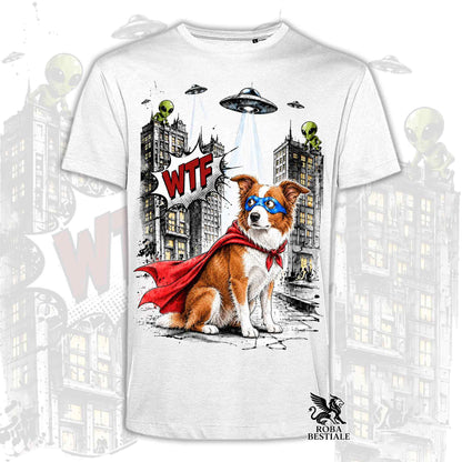 T-shirt bianca stampata con un Border Collie con espressione sorpresa, vestito da Super Eroe. Grafica originale Roba Bestiale, collezione Hero