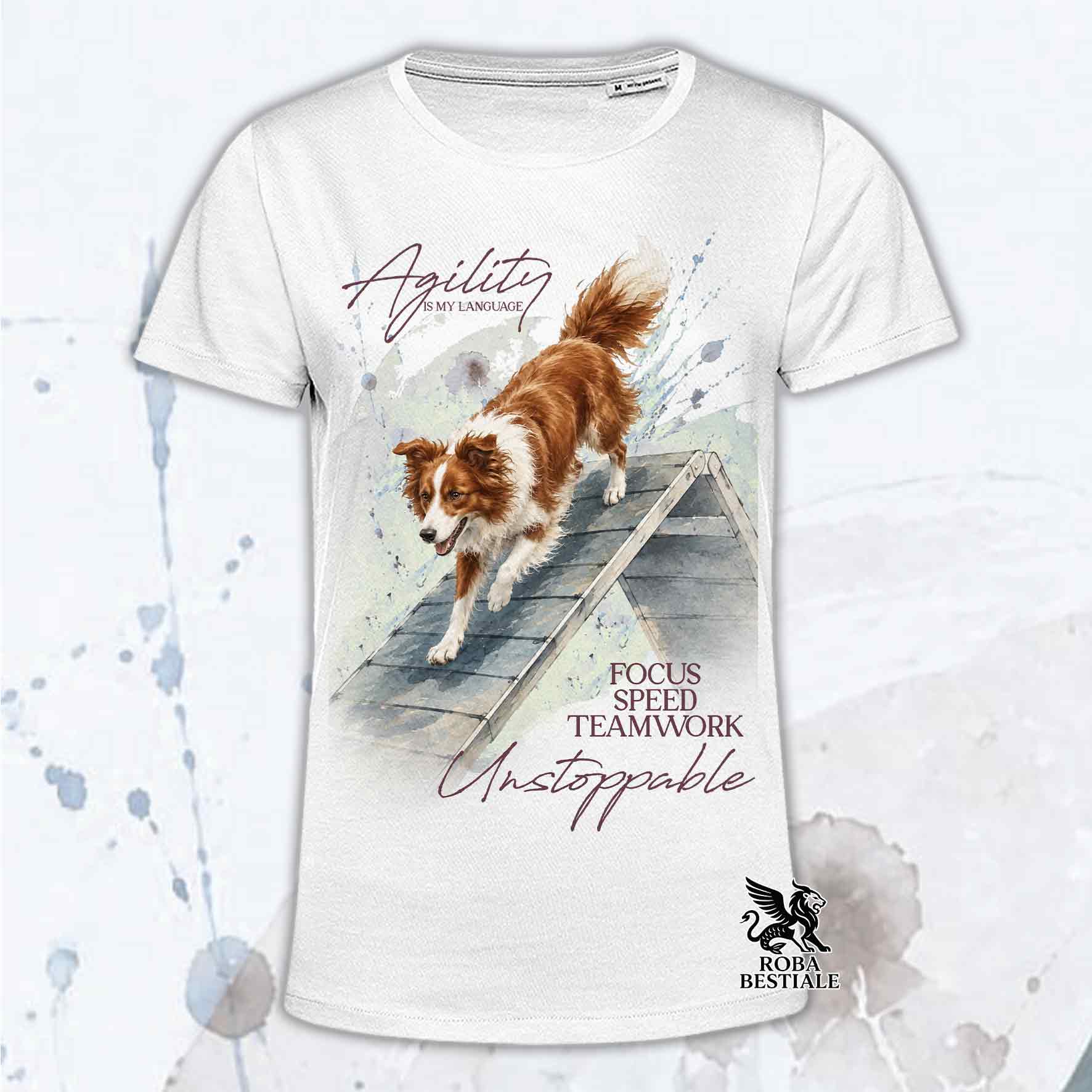 T-shirt bianca stampata con un Border Collie che fa Agility. Grafica originale Roba Bestiale, collezione A-Frame