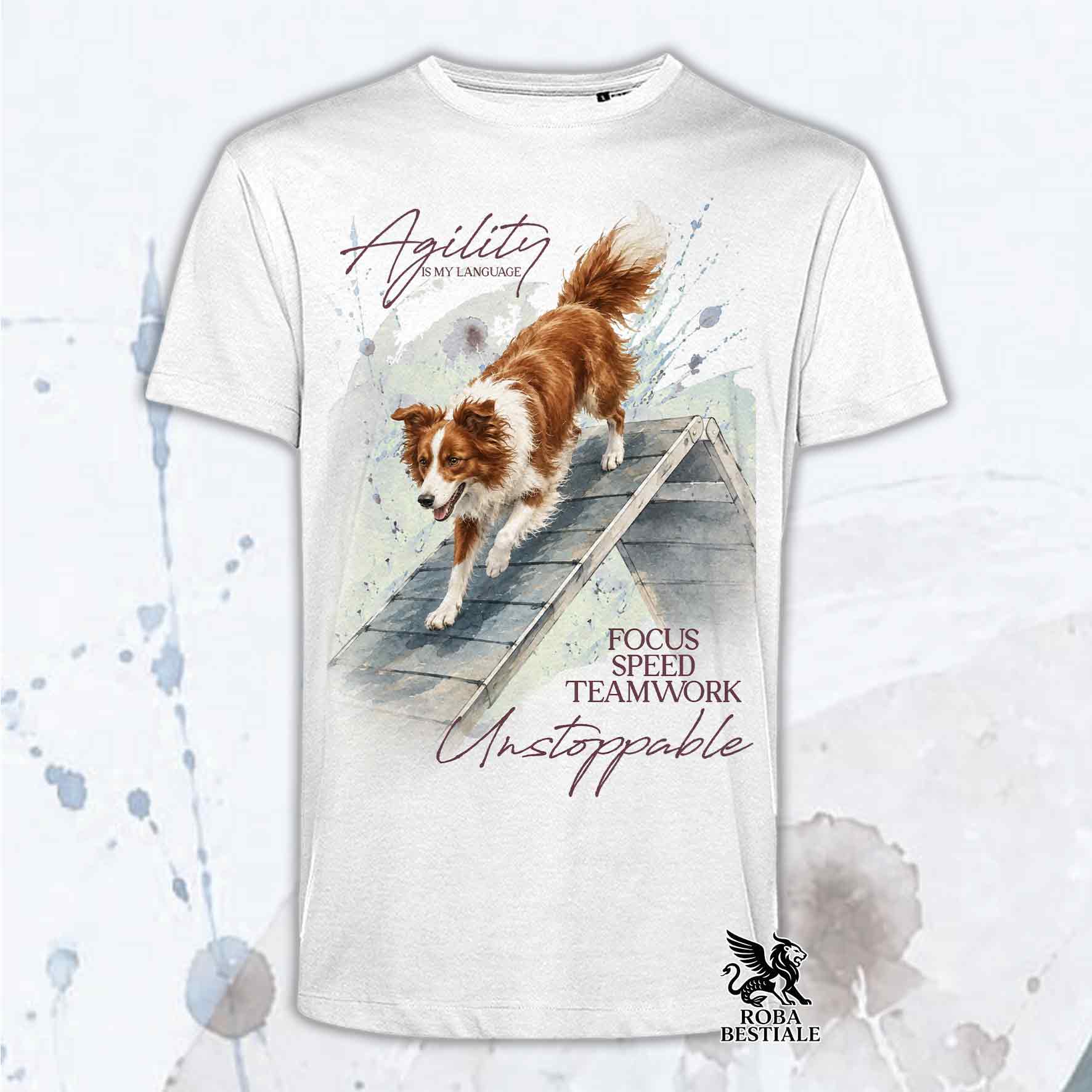T-shirt bianca stampata con un Border Collie che fa Agility. Grafica originale Roba Bestiale, collezione A-Frame