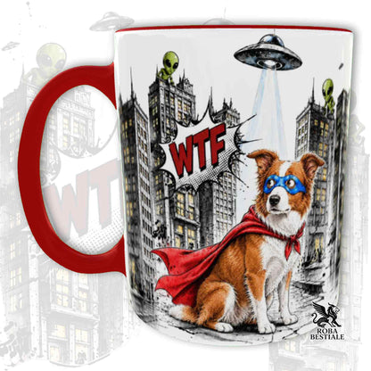 Tazza rossa stampata con un Border Collie con espressione sorpresa, vestito da Super Eroe. Grafica originale Roba Bestiale, collezione Hero