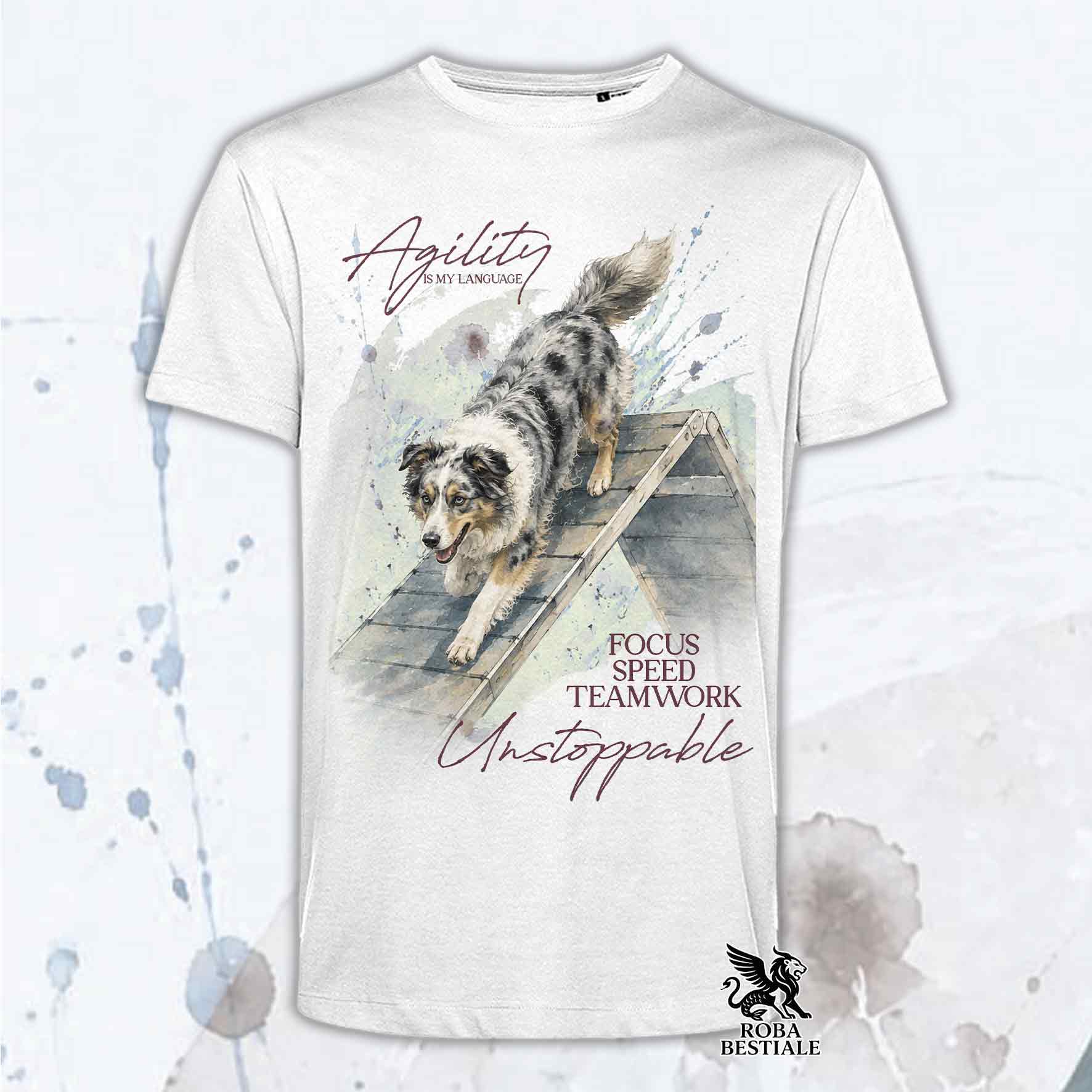 T-shirt bianca stampata con un Border Collie che fa Agility. Grafica originale Roba Bestiale, collezione A-Frame