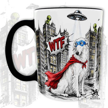 Tazza nera stampata con un Borzoi con espressione sorpresa, vestito da Super Eroe. Grafica originale Roba Bestiale, collezione Hero