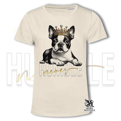 T-shirt stampata con un Boston Terrier, colore beige con grafica Never Humble