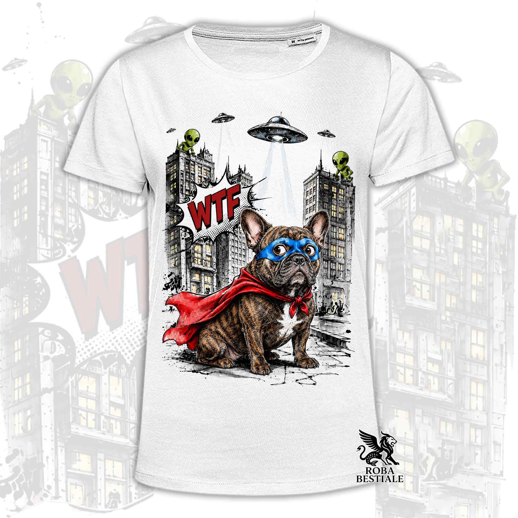 T-shirt bianca stampata con un Bouledogue Francese con espressione sorpresa, vestito da Super Eroe. Grafica originale Roba Bestiale, collezione Hero