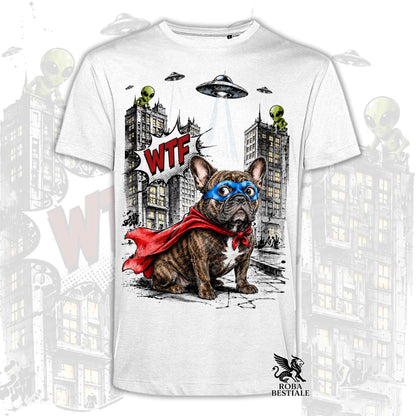 T-shirt bianca stampata con un Bouledogue Francese con espressione sorpresa, vestito da Super Eroe. Grafica originale Roba Bestiale, collezione Hero