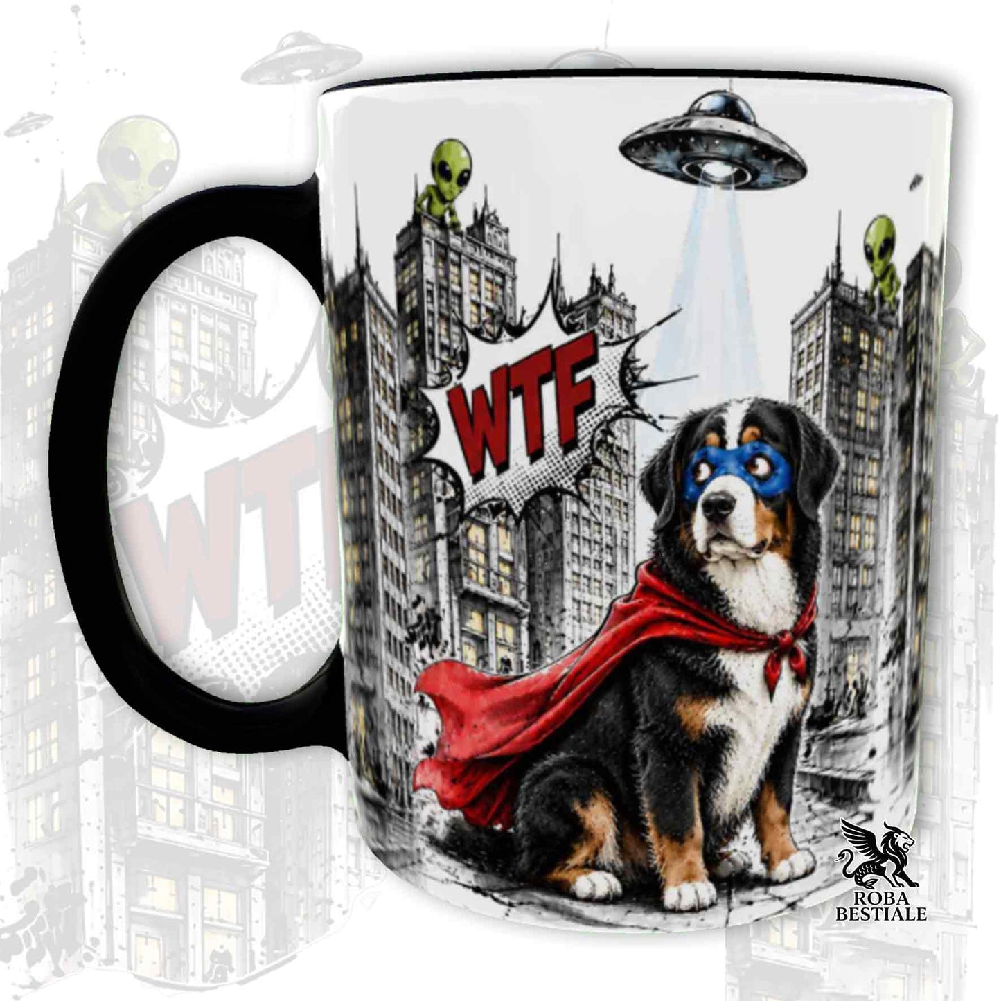 Tazza nera stampata con un Bovaro del Bernese con espressione sorpresa, vestito da Super Eroe. Grafica originale Roba Bestiale, collezione Hero