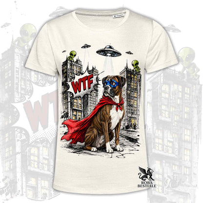 T-shirt beige stampata con un Boxer con espressione sorpresa, vestito da Super Eroe. Grafica originale Roba Bestiale, collezione Hero