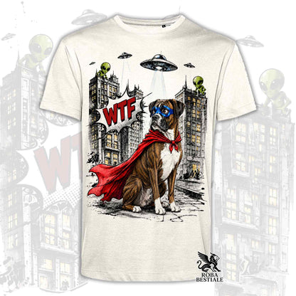 T-shirt beige stampata con un Boxer con espressione sorpresa, vestito da Super Eroe. Grafica originale Roba Bestiale, collezione Hero