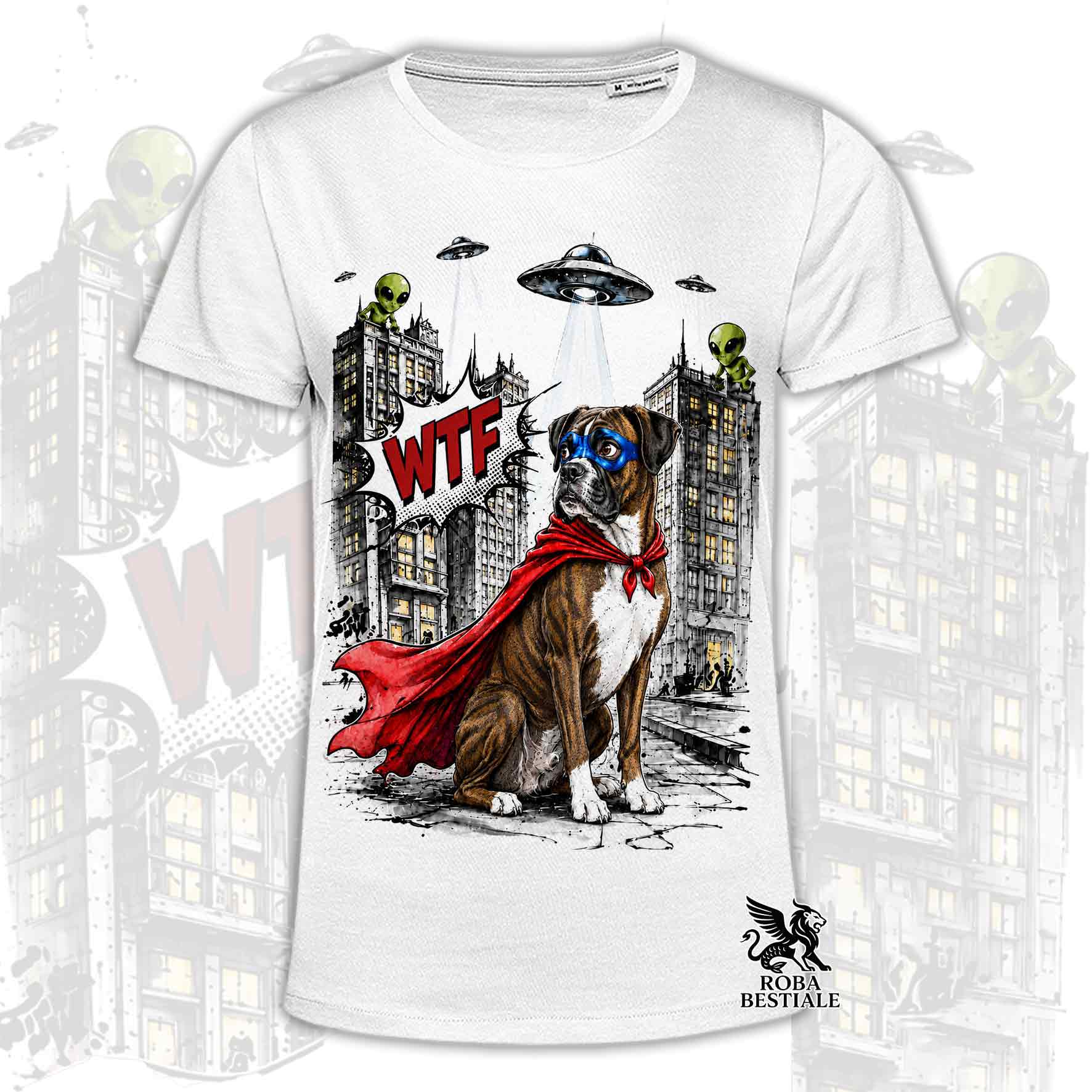 T-shirt bianca stampata con un Boxer con espressione sorpresa, vestito da Super Eroe. Grafica originale Roba Bestiale, collezione Hero