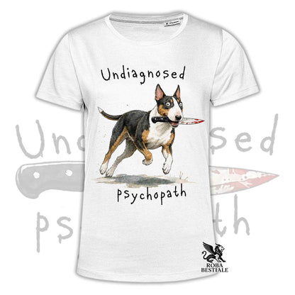 T-shirt bianca stampata con un Bull Terrier che tiene un coltello tra i denti. Grafica originale Roba Bestiale, collezione Psychopath