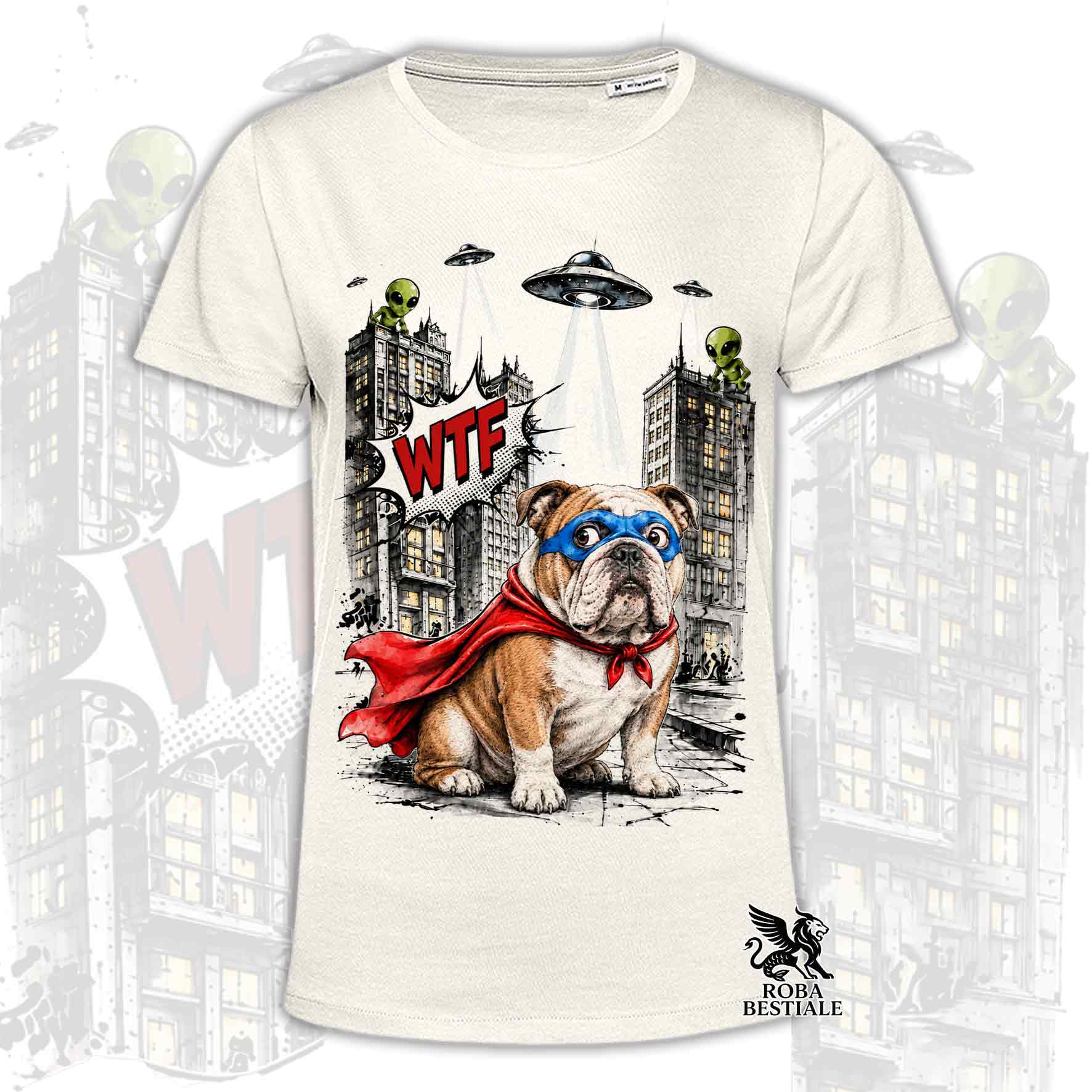 T-shirt beige stampata con un Bulldog Inglese con espressione sorpresa, vestito da Super Eroe. Grafica originale Roba Bestiale, collezione Hero
