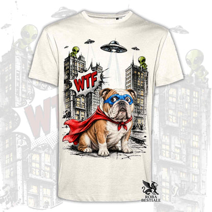 T-shirt beige stampata con un Bulldog Inglese con espressione sorpresa, vestito da Super Eroe. Grafica originale Roba Bestiale, collezione Hero