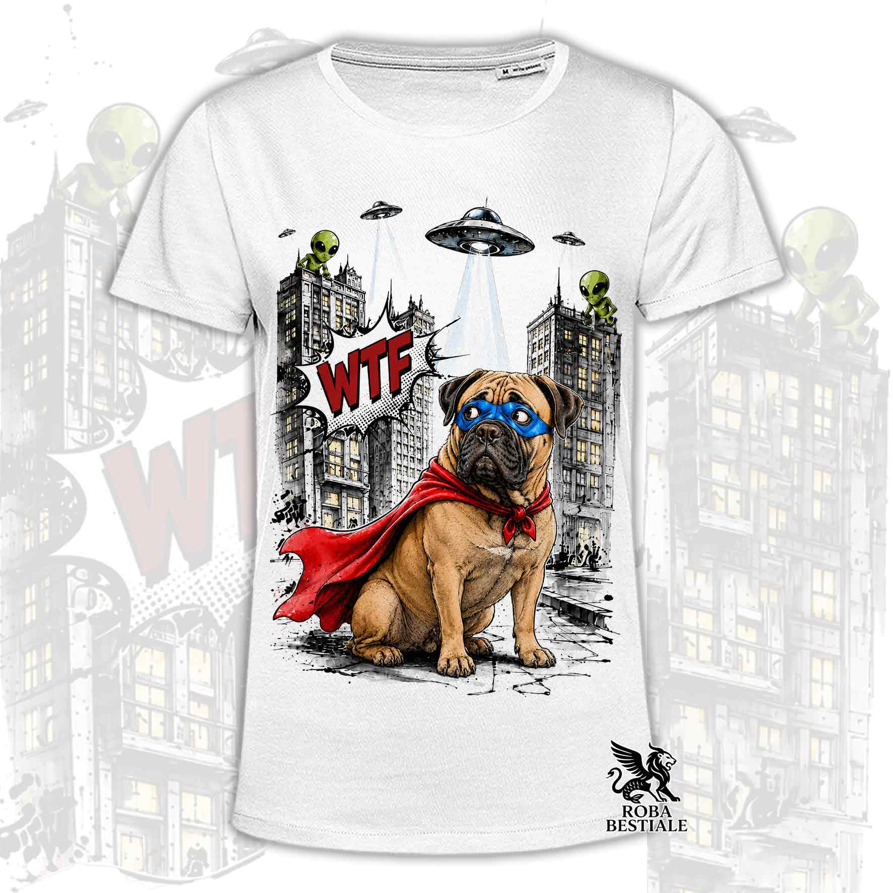 T-shirt bianca stampata con un Bullmastiff con espressione sorpresa, vestito da Super Eroe. Grafica originale Roba Bestiale, collezione Hero