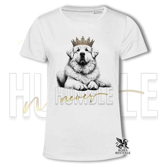 T-shirt stampata con un Cane da Montagna dei Pirenei, colore bianco con grafica Never Humble