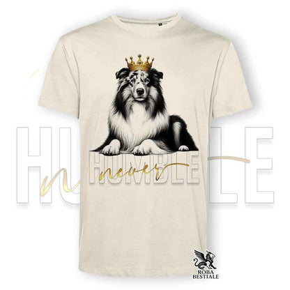 T-shirt stampata con un Cane da Pastore Scozzese a pelo lungo, colore beige con grafica Never Humble