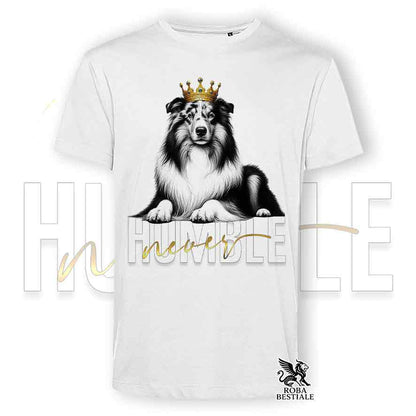 T-shirt stampata con un Cane da Pastore Scozzese a pelo lungo, colore bianco con grafica Never Humble