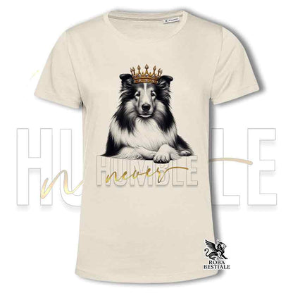 T-shirt stampata con un Cane da Pastore Scozzese a pelo lungo, colore beige con grafica Never Humble