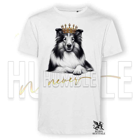 T-shirt stampata con un Cane da Pastore Scozzese a pelo lungo, colore bianco con grafica Never Humble