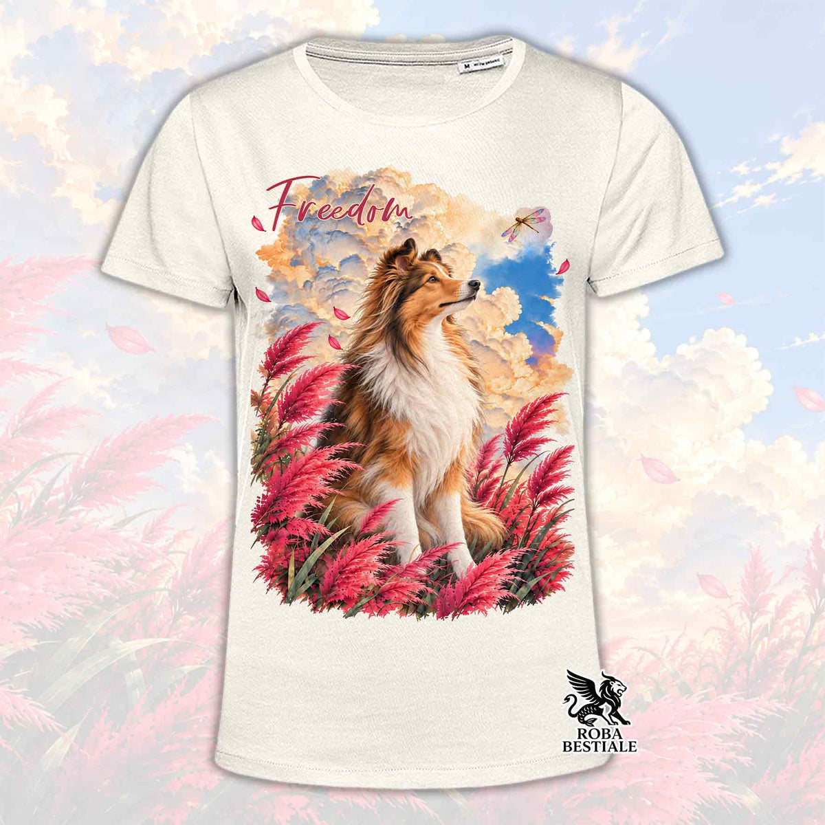 T-shirt bianca con stampa cane tra piume rosa e blu, scritta Freedom, logo in basso