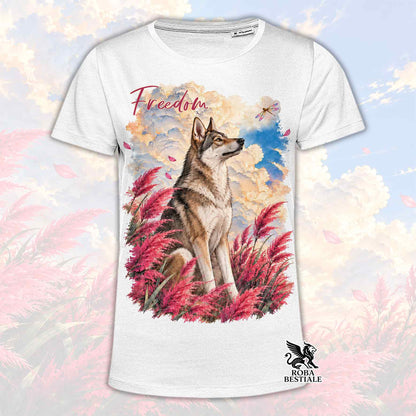 T-shirt bianca manica corta con stampa cane e piume rosse, scritta Freedom sul davanti