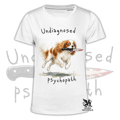 T-shirt bianca stampata con un Cavalier King Charles Spaniel che tiene un coltello tra i denti. Grafica originale Roba Bestiale, collezione Psychopath