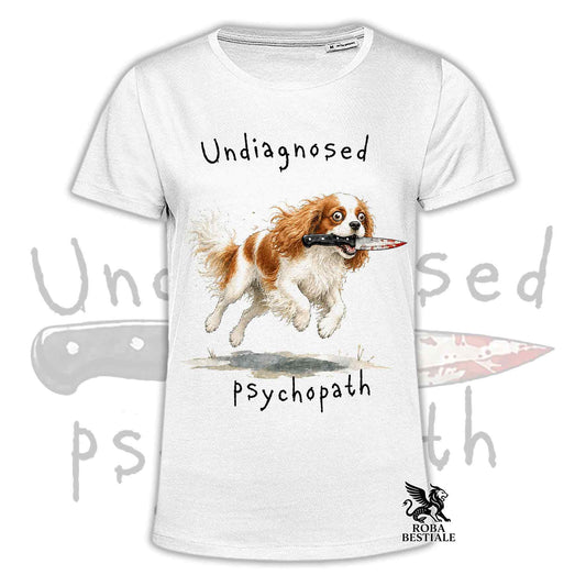 T-shirt bianca stampata con un Cavalier King Charles Spaniel che tiene un coltello tra i denti. Grafica originale Roba Bestiale, collezione Psychopath