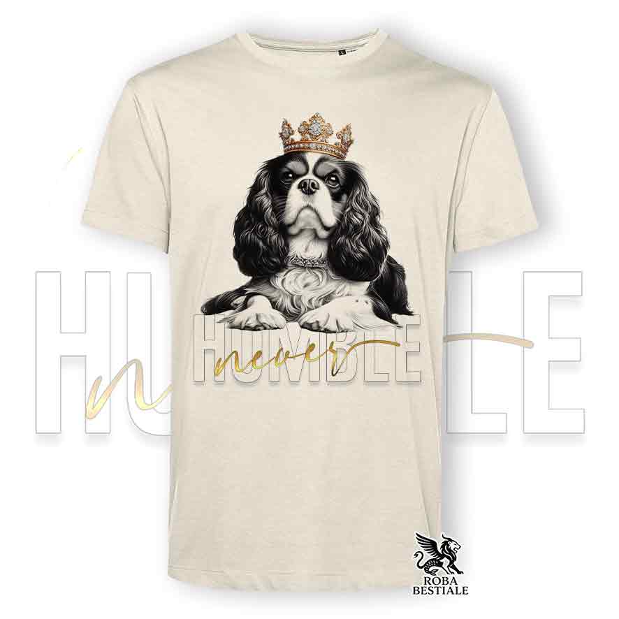 T-shirt stampata con un Cavalier King Charles Spaniel, colore beige con grafica Never Humble