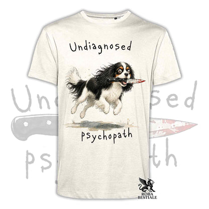 T-shirt beige stampata con un Cavalier King Charles Spaniel che tiene un coltello tra i denti. Grafica originale Roba Bestiale, collezione Psychopath