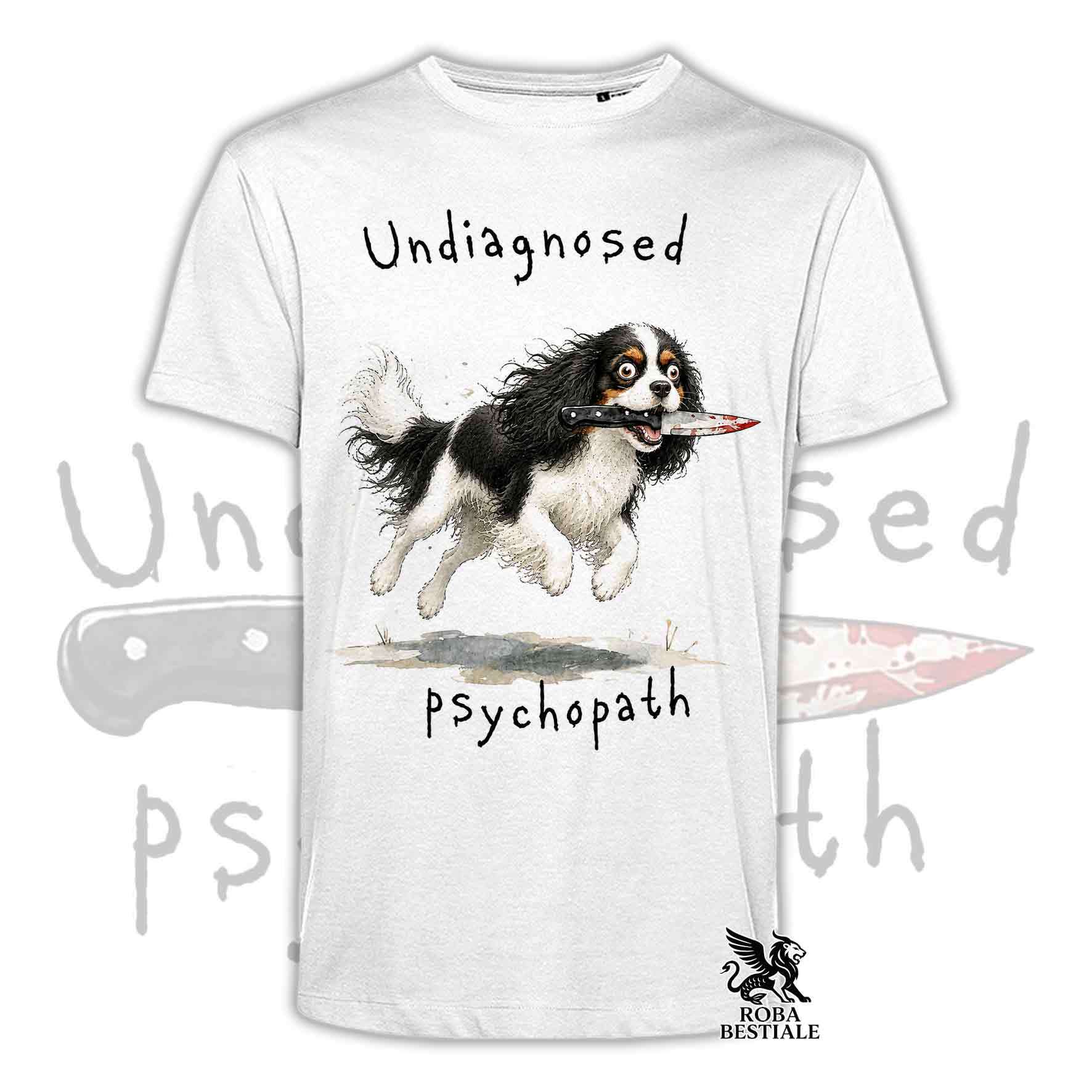 T-shirt bianca stampata con un Cavalier King Charles Spaniel che tiene un coltello tra i denti. Grafica originale Roba Bestiale, collezione Psychopath
