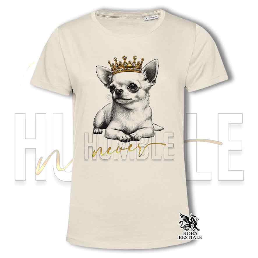 T-shirt beige stampata con un Chihuahua a pelo corto, grafica Never Humble