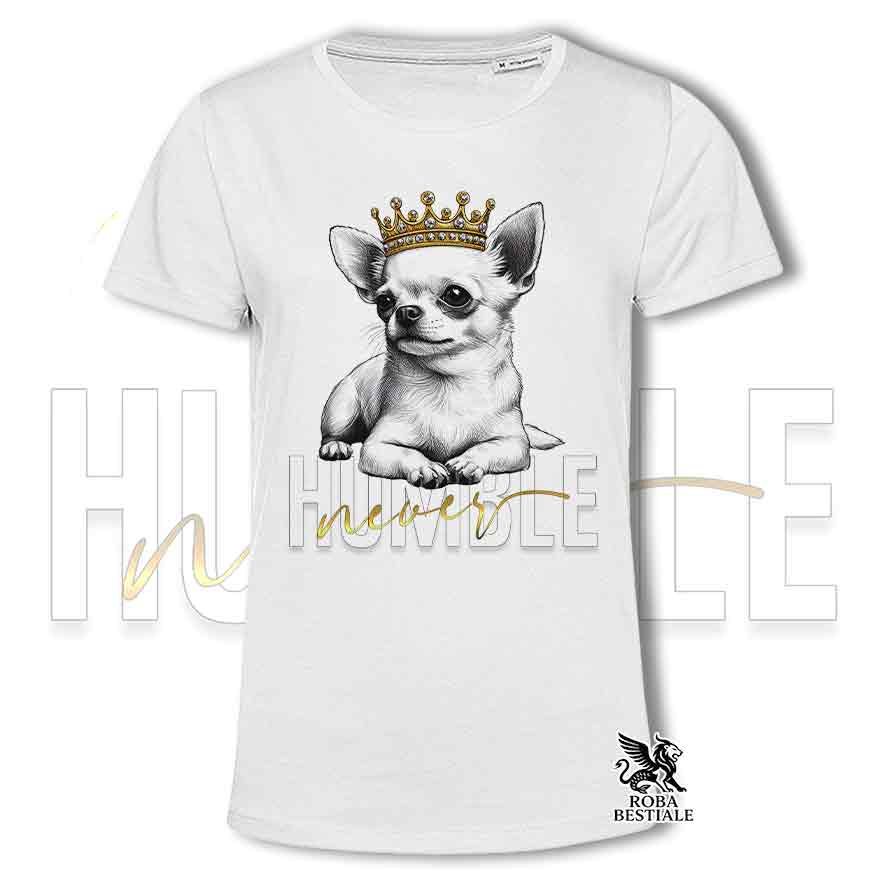 T-shirt bianca stampata con un Chihuahua a pelo corto, grafica Never Humble