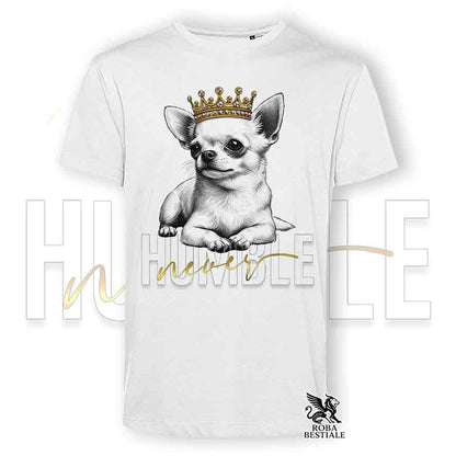 T-shirt bianca stampata con un Chihuahua a pelo corto, grafica Never Humble