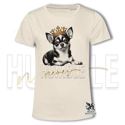 T-shirt stampata con un Chihuahua a pelo corto, colore beige con grafica Never Humble