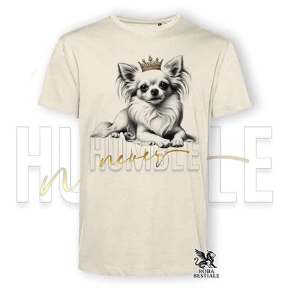T-shirt stampata con un Chihuahua a pelo lungo, colore beige con grafica Never Humble